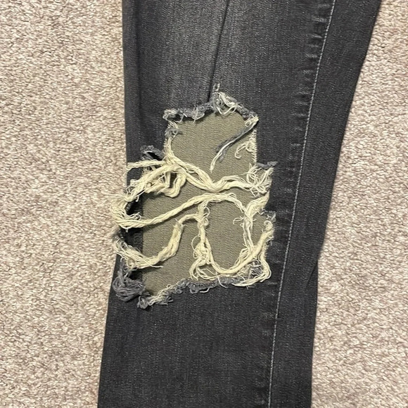 BDG Urban Outfitters Denim Black Twig Mid Rise Distressed Knee Raw Hem Jeans 28 - Picture 4 of 16